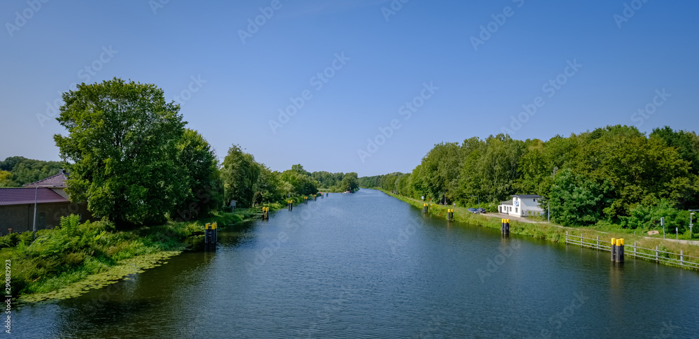 Wolkenloser Himmel über dem Oder-Spree-Kanal bei Wernsdorf (Blick Richtung Westen) Wolkenloser Himmel über dem Oder-Spree-Kanal bei Wernsdorf (Blick Richtung Westen)