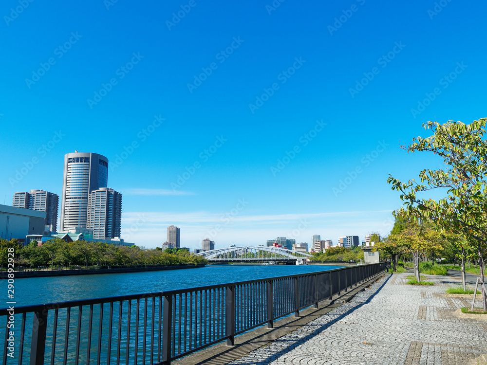 水都大阪 毛馬桜之宮公園から見るOAPと大川