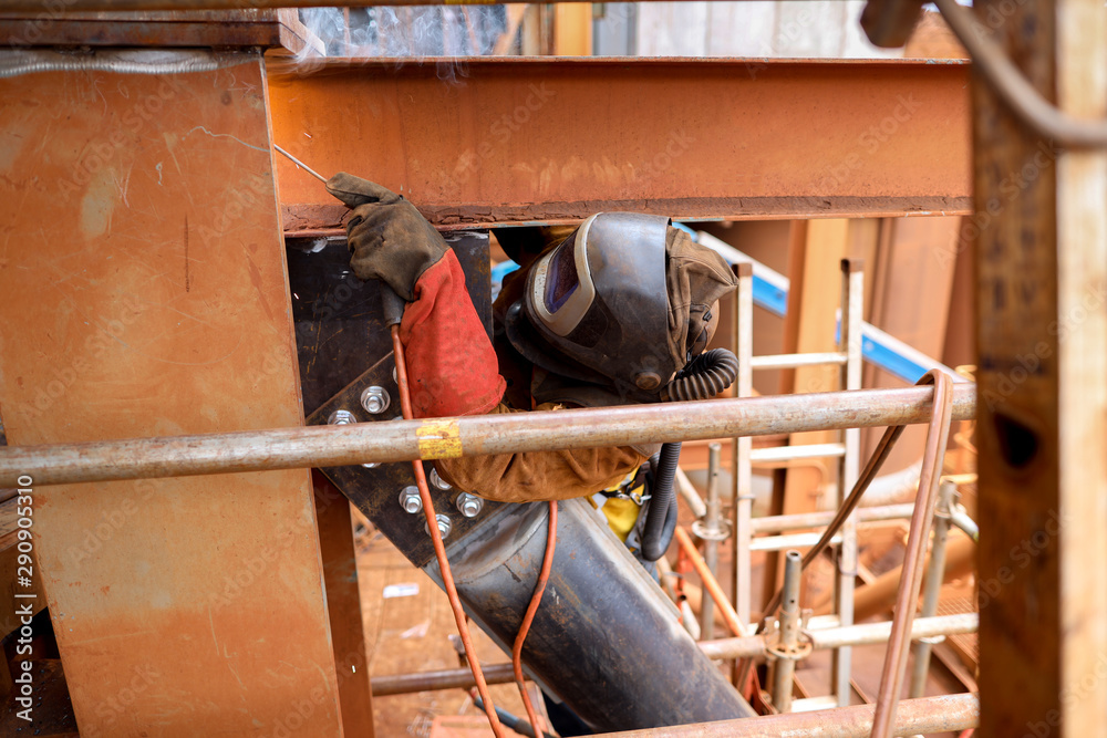 Ταπετσαρία Wide angle pic of maintenance welder wearing safety red glove welding helmet wit
