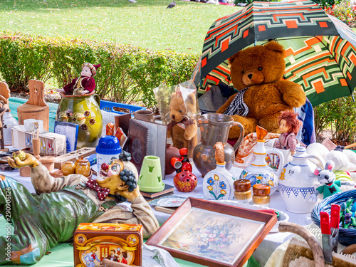 Canvastavla Auf dem Flohmarkt