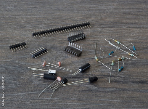 Digital plateau, resistors, transformers and set of capacitors