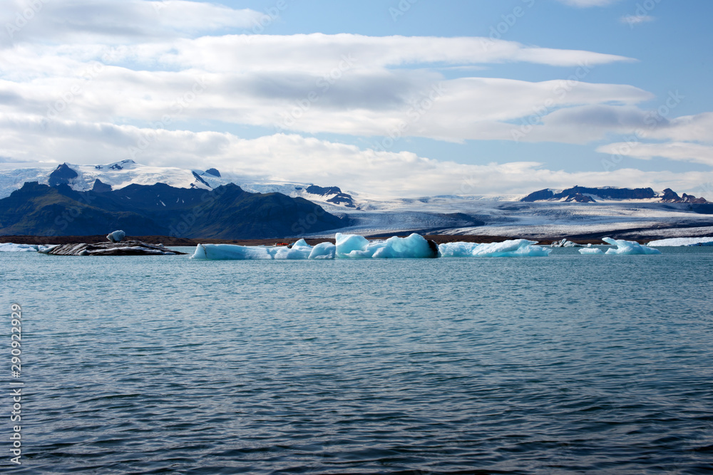 ICELAND: Jokulsarlon lagoon, Amazing cold landscape picture of icelandic glacier lagoon. Iceland, Europe.