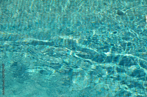 Foto Mosaic bottom through the transparent water with spots of light in the pool