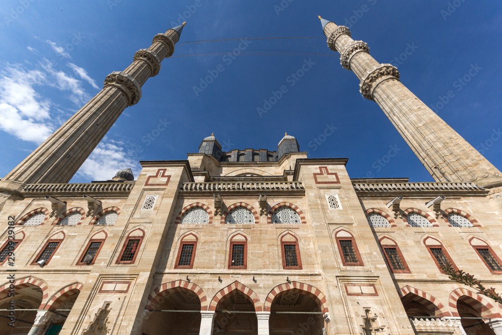 Fototapeta premium Ottoman imperial mosque in the city of Edirne, Turkey