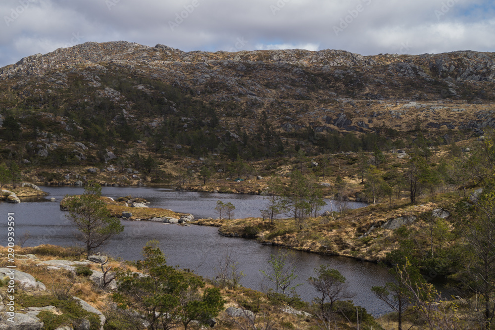 Fototapeta premium Norwegian mountains with mountain lake