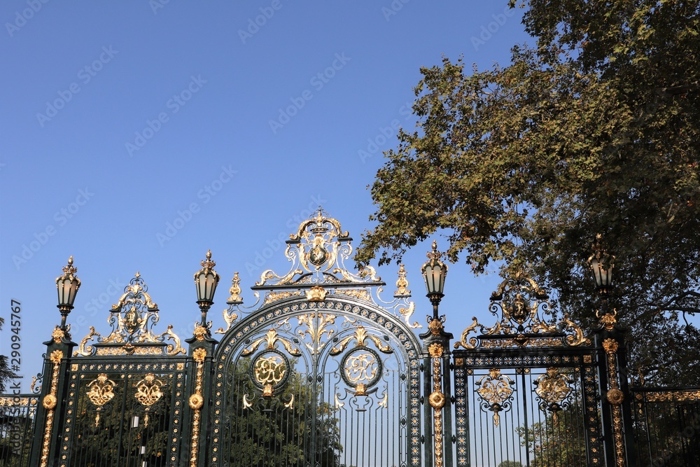 Porte des enfants du Rhône - Portail d'entrée du parc de la Tête d'Or à  Lyon - France foto de Stock | Adobe Stock