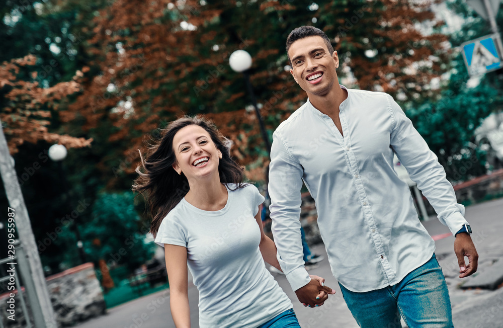 Obraz premium Couple in the city