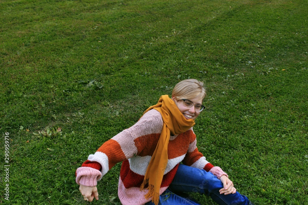 Fototapeta premium girl on the grass
