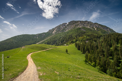 Weg zum Hochschneeberg am Schneeberg in Niederösterreich