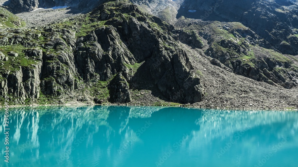 Obraz premium lake in mountains
