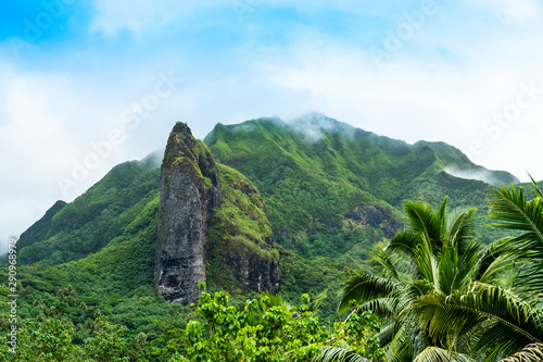 Fotografiet Mountain landscape of Raiatea island, French Polynesia.