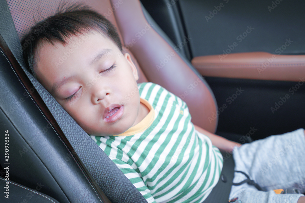 baby in car seat sleeping with open mouth baby in car seat sleeping with open mouth