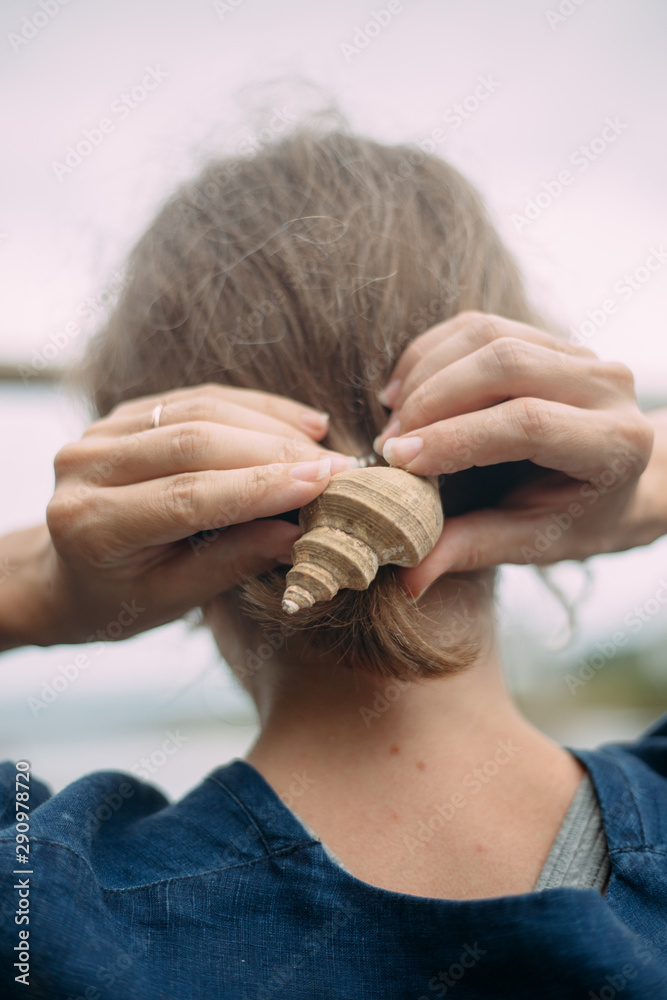 Fototapeta premium girl with a shell. nature conservation concept