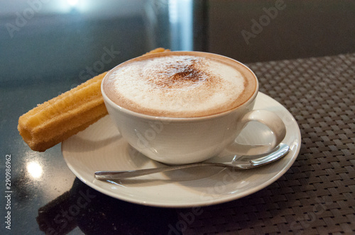 Churros con chocolate served in a restaurant.