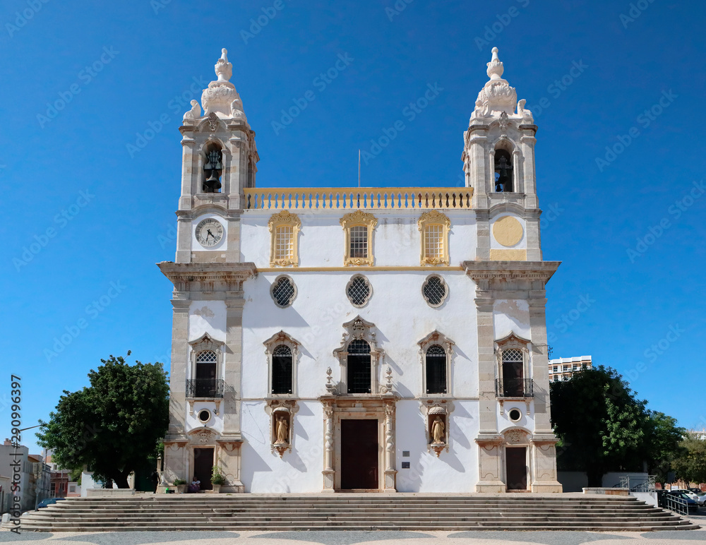 Die Karmeliterkirche (Nossa Senhora do Carmo) in Faro / Algarve / Portugal