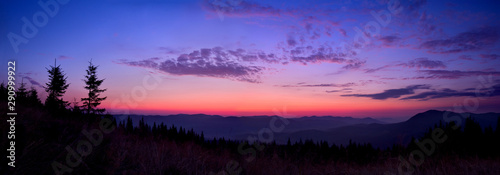 Fototapeta Naklejka Na Ścianę i Meble -  Colorful skyline over the mountains in early morning before sunrise