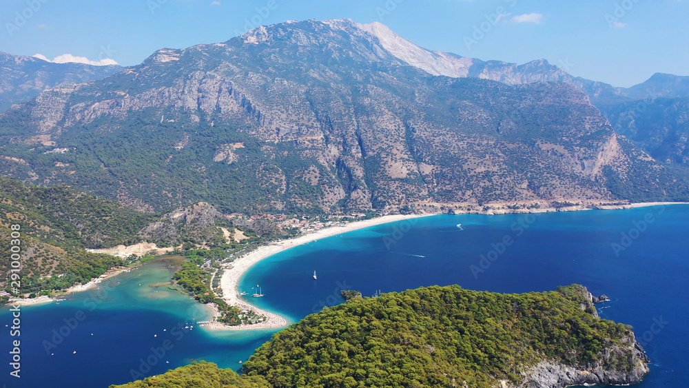 Obraz premium Oludeniz Blue Lagoon. Oludeniz is a amazing beach on the southwest coast of Turkey.
