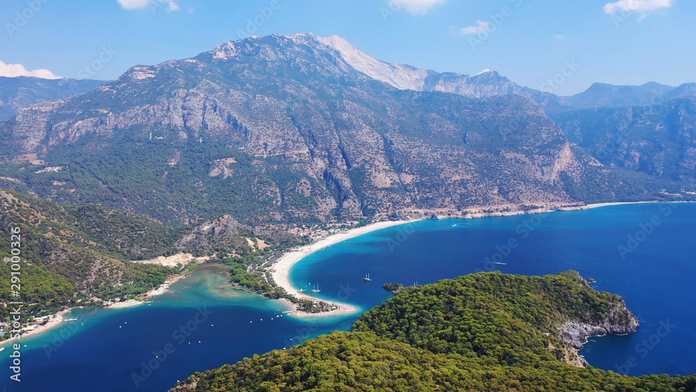 Fototapeta Oludeniz Blue Lagoon. Oludeniz is a amazing beach on the southwest coast of Turkey.