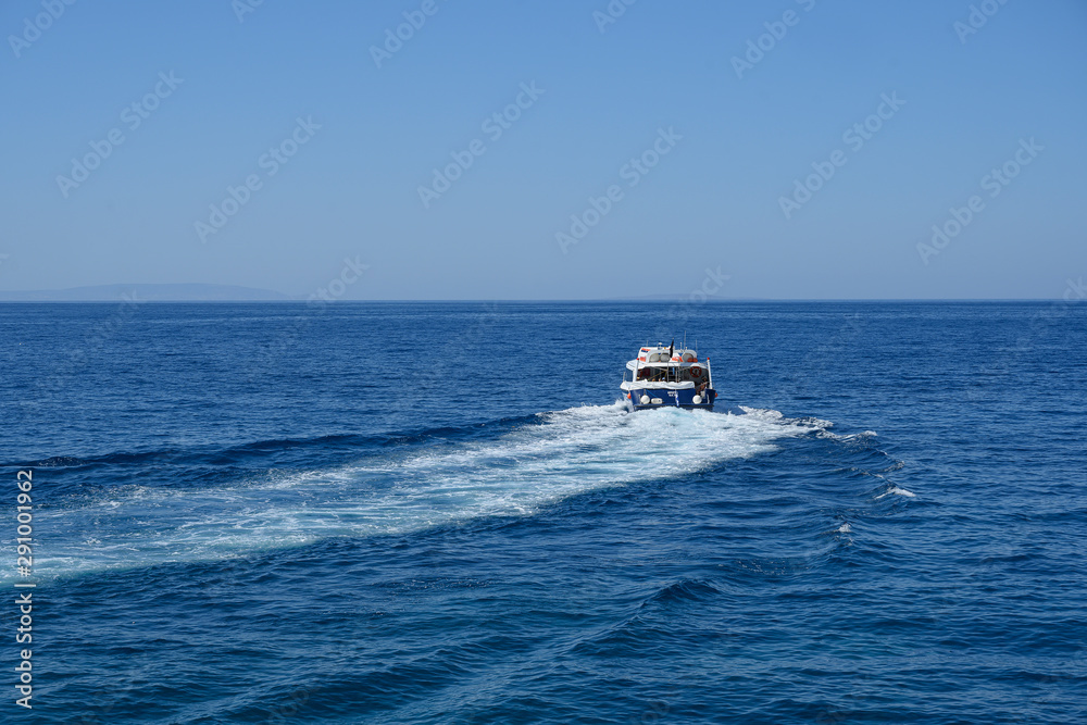 Motorboot unterwegs nach der Insel Gavdos, an der Südküste Kretas, bei Sfakia, Griechenland