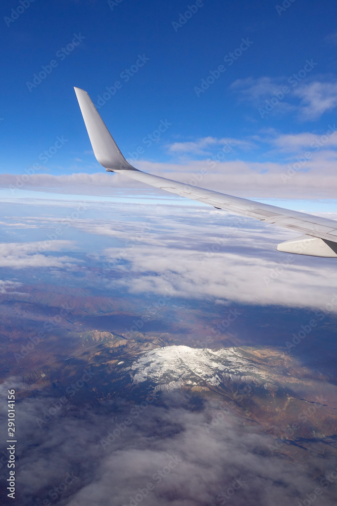 飛行機から月山を一望