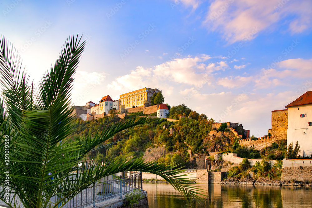 Fototapeta premium View to the Fortress Veste Oberhaus in Passau, Germany