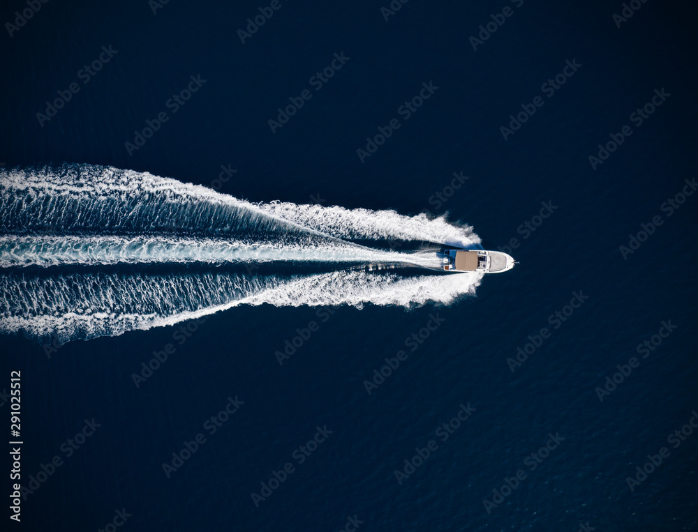 Aerial view of speed motor boat on open sea - obrazy, fototapety, plakaty 