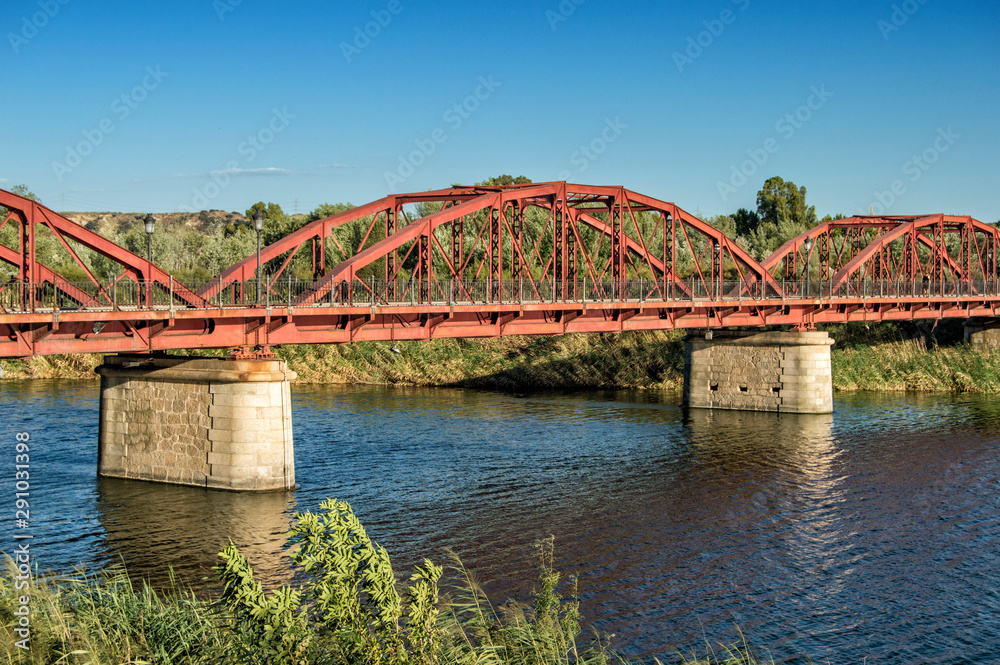 Fototapeta premium red iron bridge over the Tagus river in Talavera de la Reina, Toledo. Spain