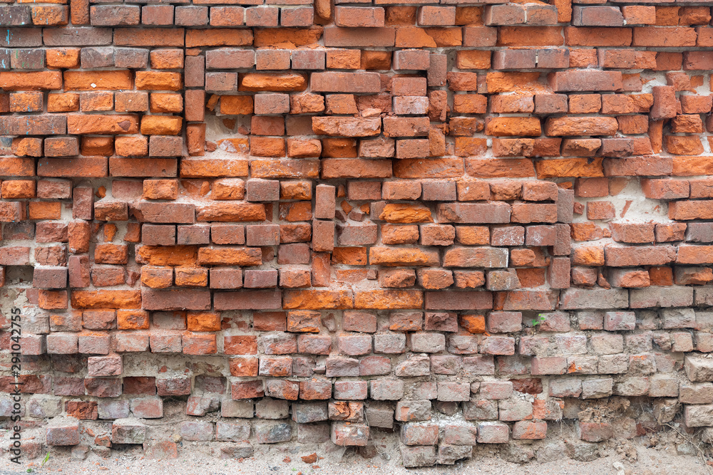 Obraz premium Crumbling Red Brick Wall