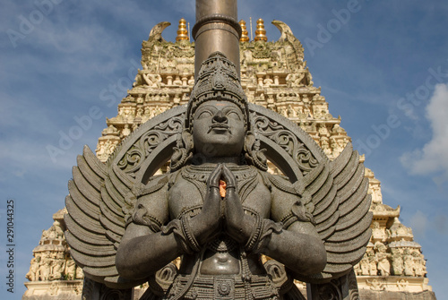 Garuda statue in the Chennakesava temple photo