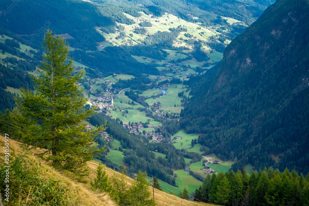 Fototapeta premium The valley of Grossglockner mountains in Austria