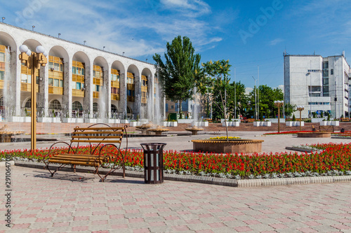 Tableau sur toile View of Ala Too square in Bishkek, capital of Kyrgyzstan.