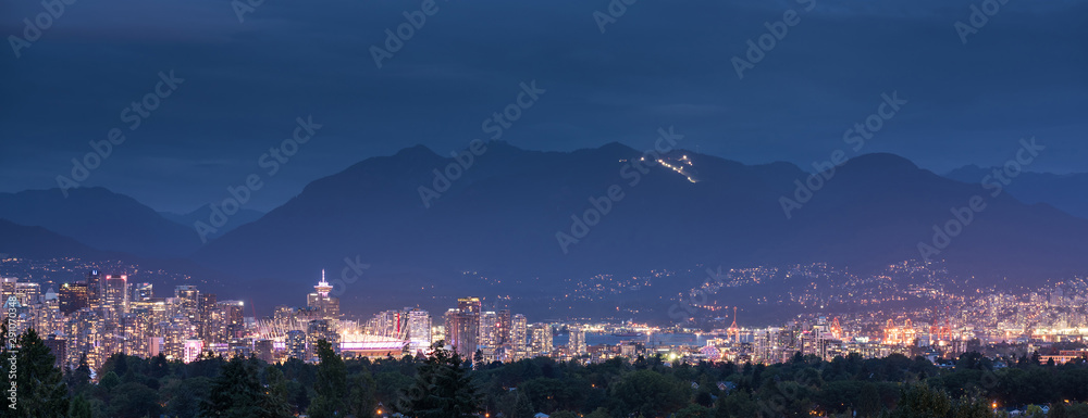Fototapeta premium Vancouver city skyline, British Columbia, Canada