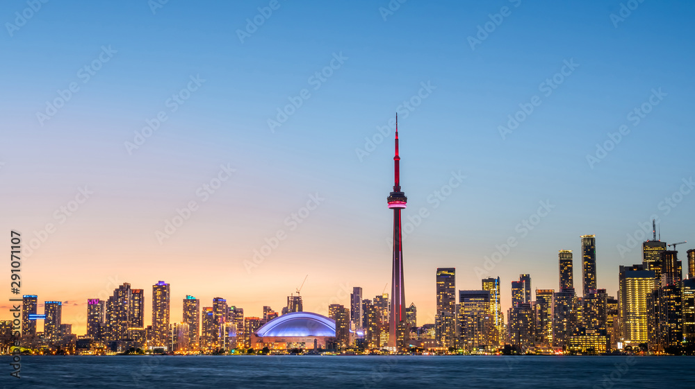 Fototapeta premium Toronto city skyline at night, Ontario, Canada