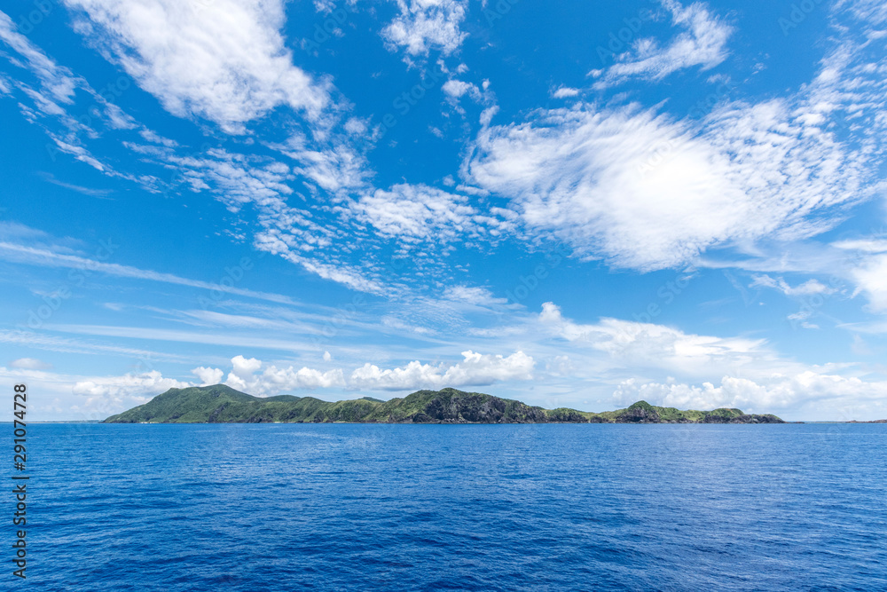 沖縄　船窓から見る久米島