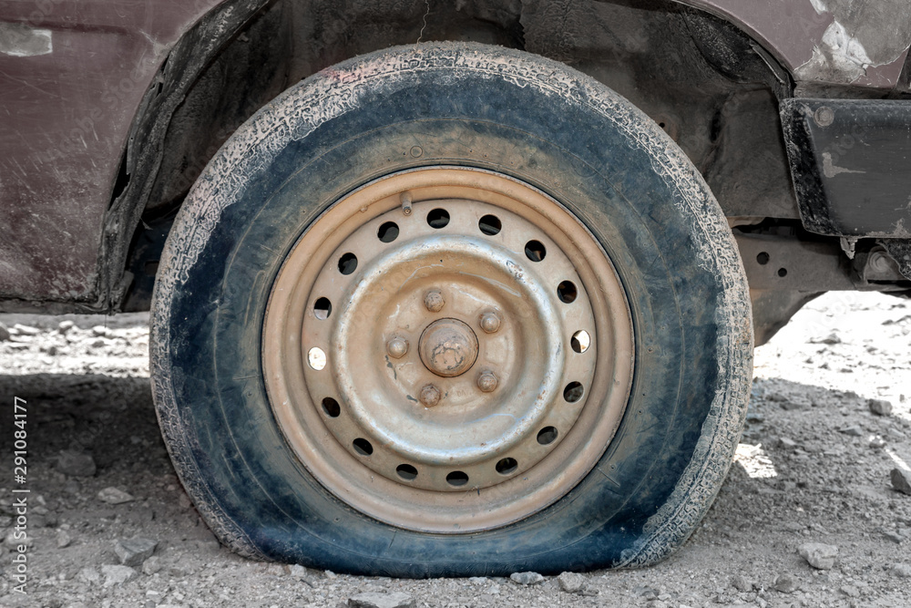 Flat car wheels, Old technology obsolet. Flat car wheels, Old technology obsolet.