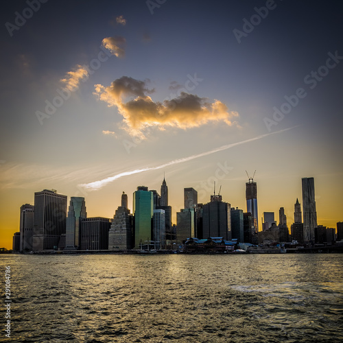 Skyline of Manhattan as seen from Brooklyn Heights at sunset