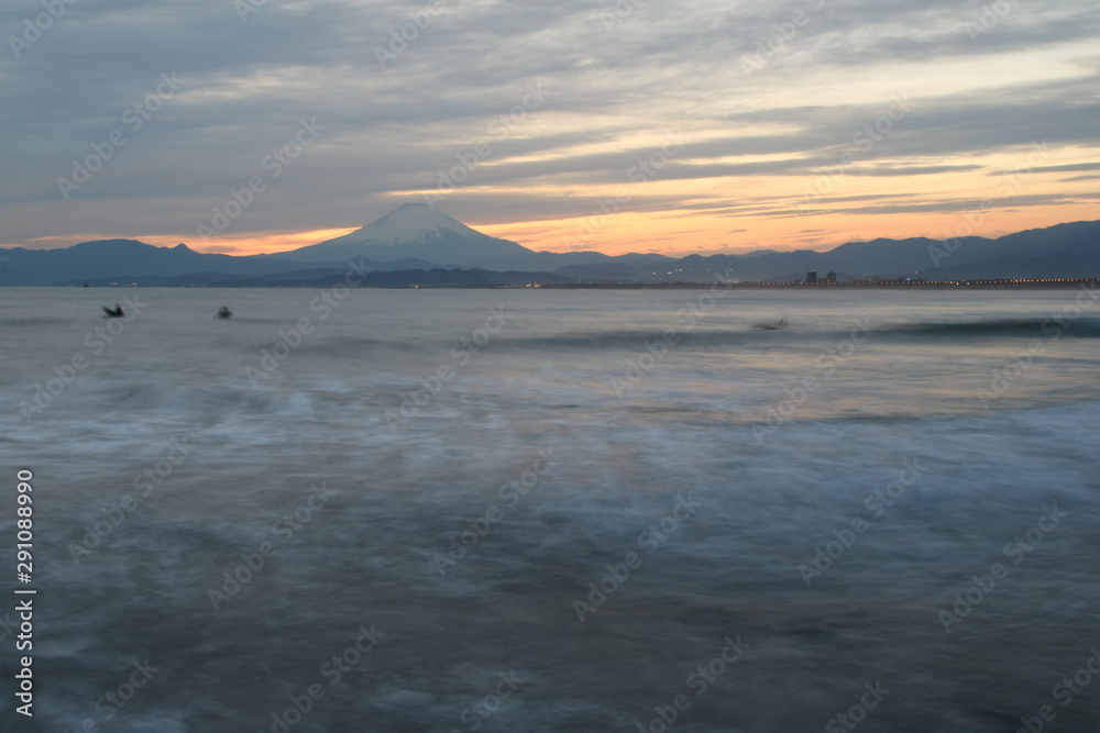 鵠沼海岸からの夕日の富士山 鵠沼海岸からの夕日の富士山