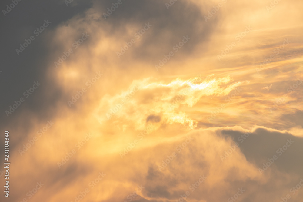 Obraz premium Golden sky at sunset background