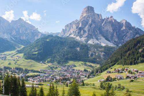 Fototapeta Naklejka Na Ścianę i Meble -  Dolomites Italien Mountain and green forest and blue sky