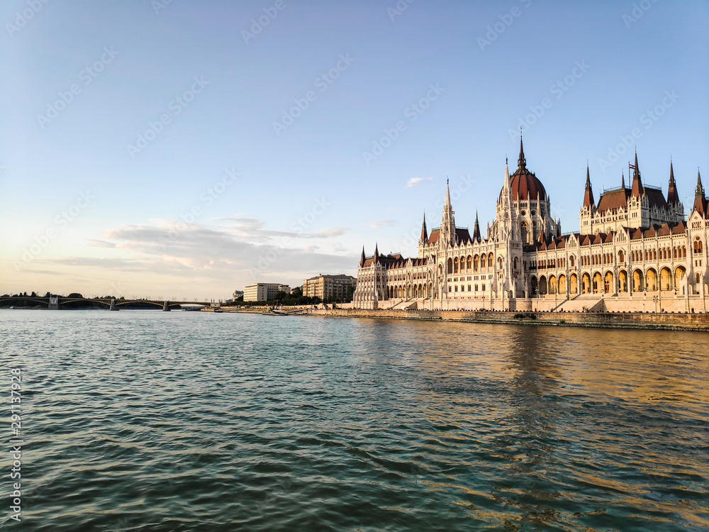 Obraz premium budapest: parlamento dal fiume