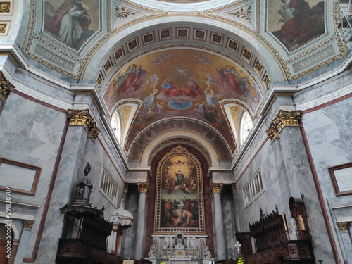 interno chiesa esztergom