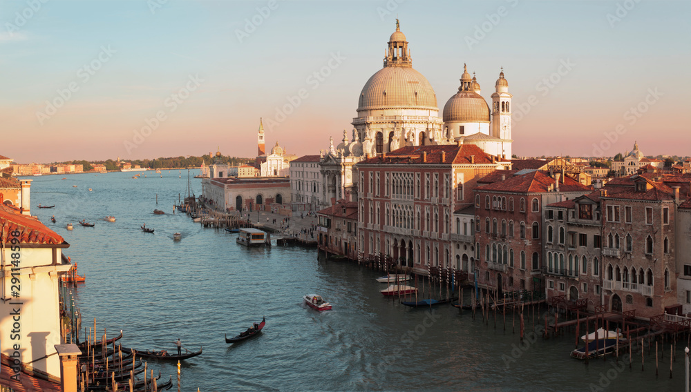 Veduta dall'alto del Canal Grande di Venezia con La Salute verso San Giorgio Maggiore