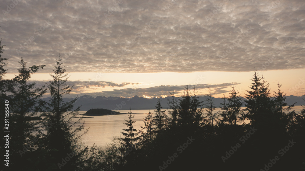 Obraz premium Sunset view in Glacier Bay, Alaska