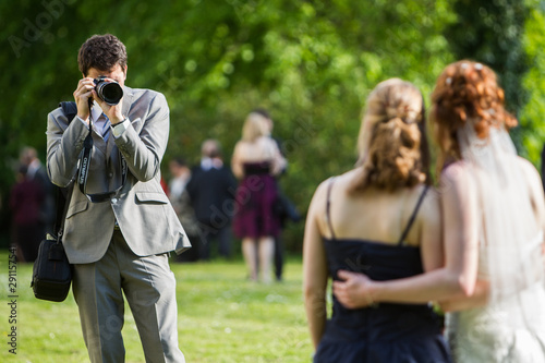 Fotograf fotografiert auf Feier