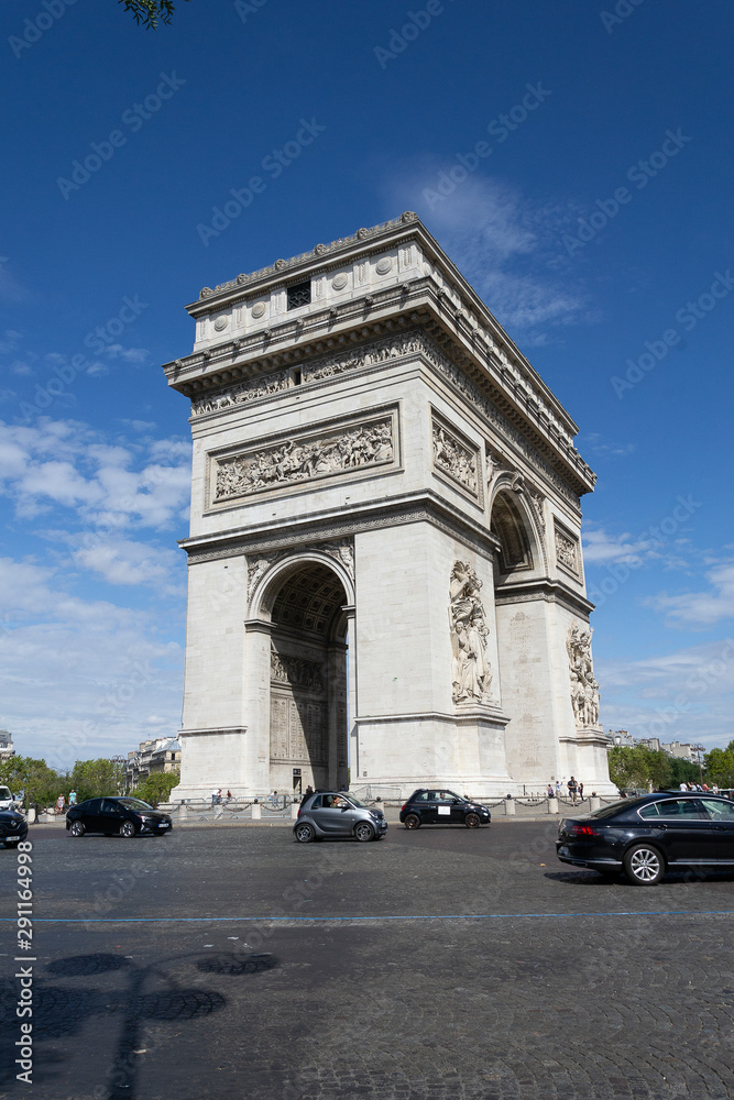 Vue sur l’arc de Triomphe de l’étoile – Paris, France