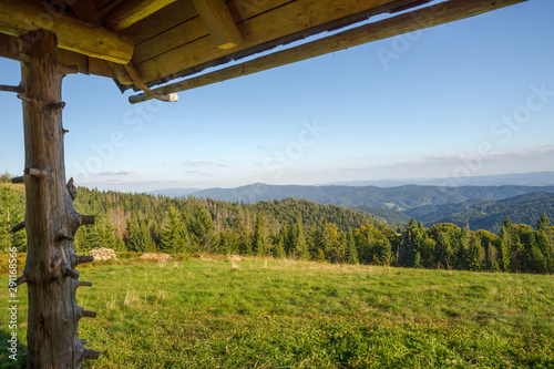 Fototapeta Naklejka Na Ścianę i Meble -  górska polana, widok z szałasu. Gorce, w oddali zarys Tatr
