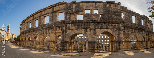 Tableau sur toile Panorámica del Anfiteatro Romano en Pula, en la península de Istria en Croacia,