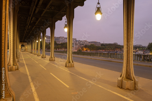 Bir Hakeim Bridge in Paris early in the morning