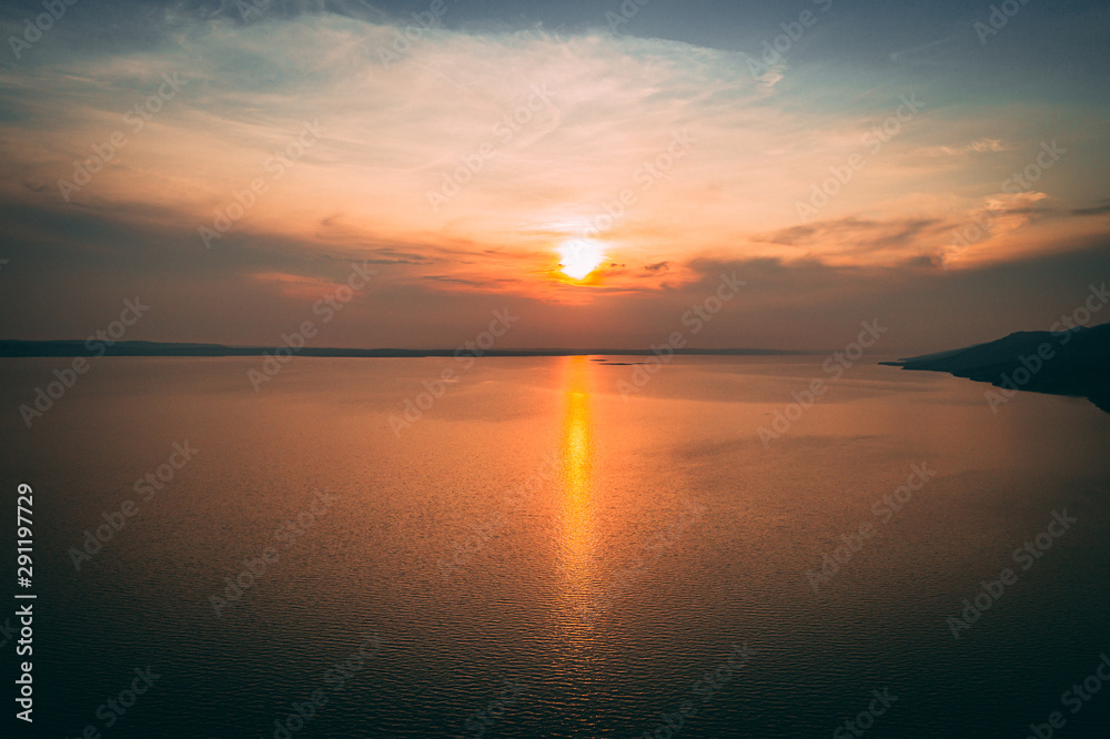 Sonnenuntergang in Kroatien per Drohne aufgenommen Sonnenuntergang in Kroatien per Drohne aufgenommen
