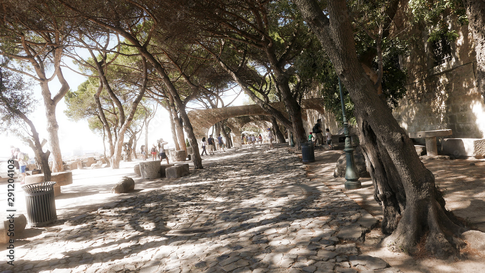 Obraz premium Jardins du château de São Jorge à Lisbonne - 1